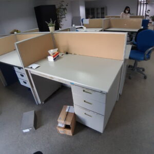 Thanh lý bàn Hoà Phát có hộc sắt chân sắt màu ghi 60x1m2 mới 98%