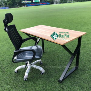 Bàn chữ K chân sắt kích thước 60x1m2 cao 75cm (BCSK-01)