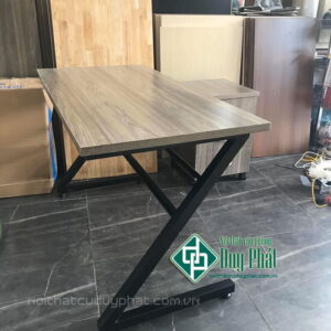 Bàn chân sắt z kích thước 60X1m2 cao 75cm màu cafe (BCSZ-01)