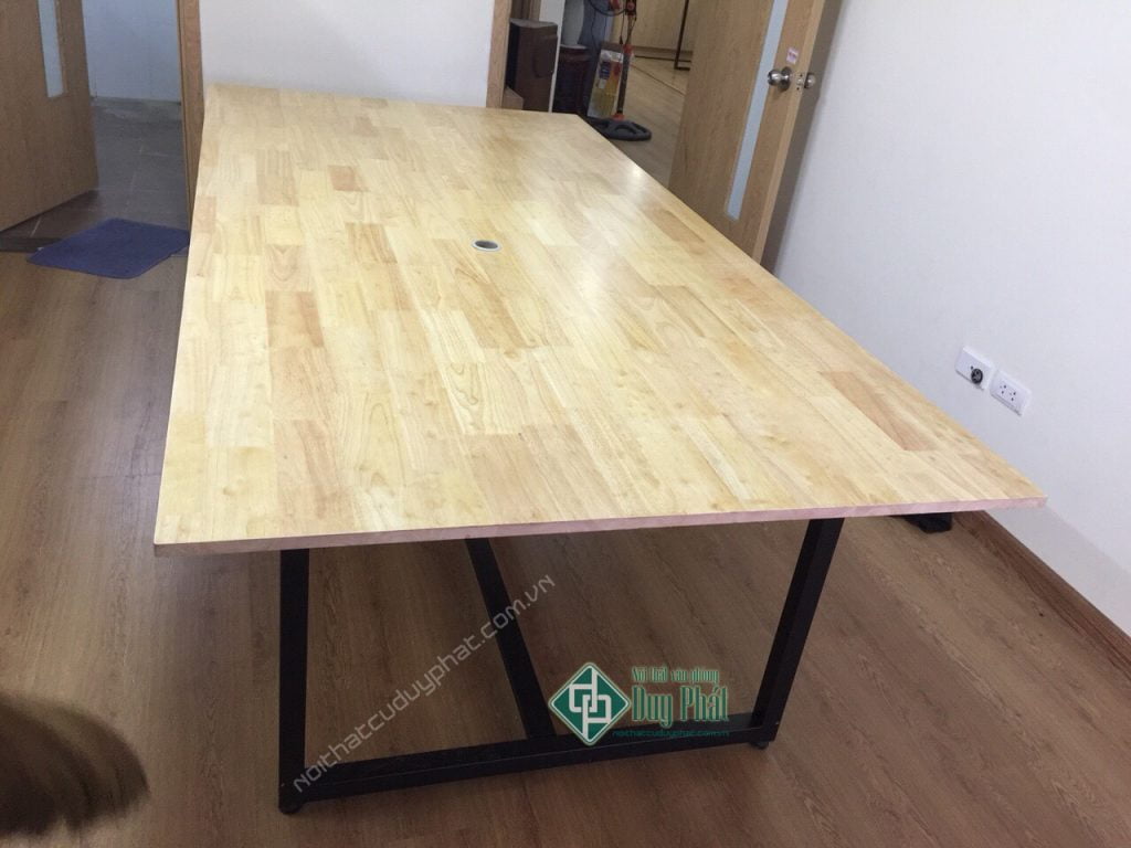 bàn họp mặt gỗ cao su