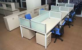 Các mẫu bàn làm việc văn phòng có vách ngăn đẹp hiện đại