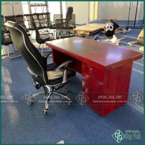 Bàn trưởng phòng 70x1m4 có hộc màu sơn PU nâu (tppu1250)