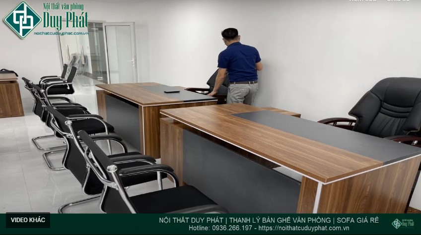 Đặt bàn giám đốc theo yêu cầu