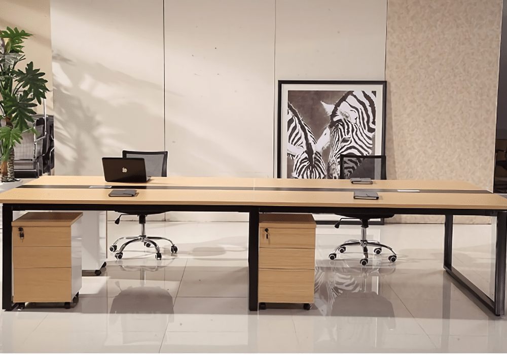 Bàn họp chân sắt – “Vua của sự chắc chắn và hiện đại”